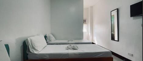 Chambre Triple Deluxe | Bureau, draps fournis