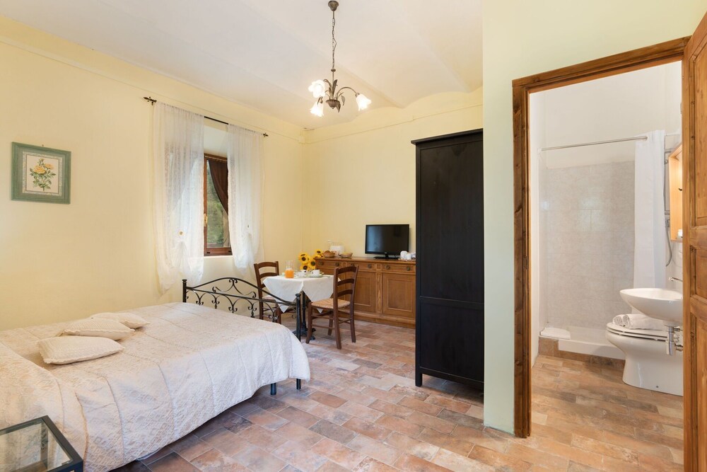Country House / Farm House En Poggiolo-salaiole Con 6 Habitaciones, Capacidad 14 - Borgo San Lorenzo