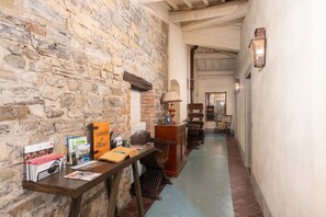 Interior - Country House / Farm House in Poggiolo-salaiole with 6 bedrooms sleeps 14 (Poggiolo-salaiole)