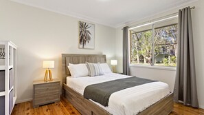 3 chambres, fer et planche à repasser, Wi-Fi gratuit, draps fournis