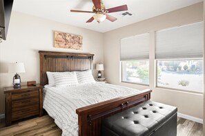 4 Schlafzimmer, Schreibtisch, Bügeleisen/Bügelbrett, kostenloses WLAN