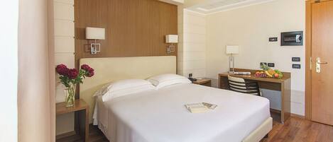 Business Double or Twin Room | Business center