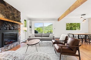 Fireplace, table football - The Overlook - Hot Tub, Game Room, 5min to MTN (Killington)