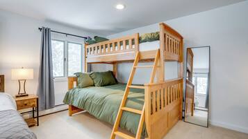 3 bedrooms, desk, iron/ironing board, WiFi