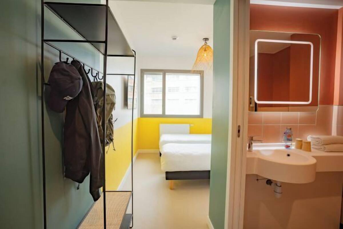 Allergikerbettwaren, Verdunkelungsvorhänge, schallisolierte Zimmer