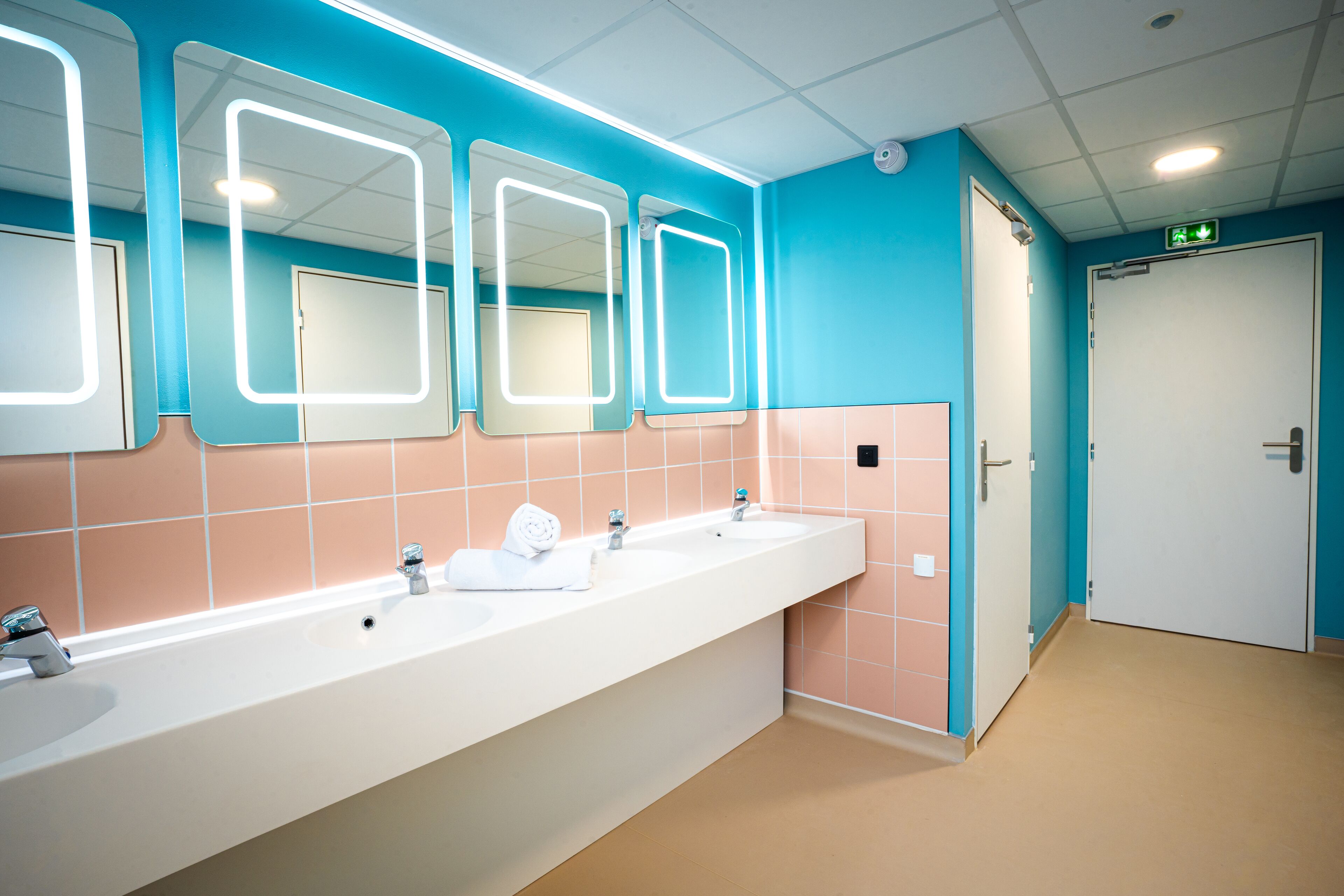 Photo - The People Caen