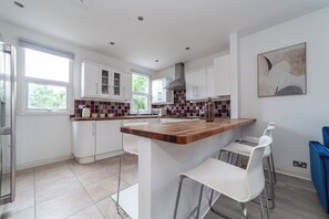 Leilighet | Eget kjøkken | Kjøleskap, mikrobølgeovn, ovn og kokeplater