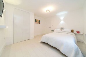 1 bedroom, iron/ironing board, free WiFi, bed sheets