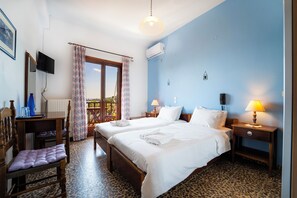 Habitación básica con 1 cama matrimonial o 2 individuales | Decoración personalizada, wifi gratis y ropa de cama 