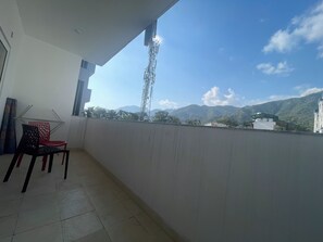 Property grounds - Luxurious 2-Bedroom Apartment in Dehradun, Just Minutes from Mussoorie (Dehradun)