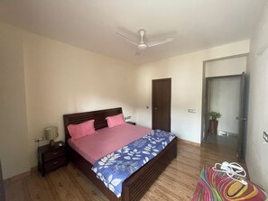 2 bedrooms, desk, iron/ironing board, WiFi