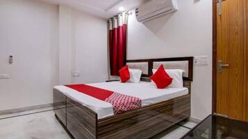 Soundproofing, free WiFi, bed sheets