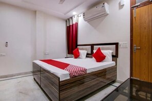 Soundproofing, free WiFi, bed sheets - Roomshala 095 Shyam Villa (New Delhi)