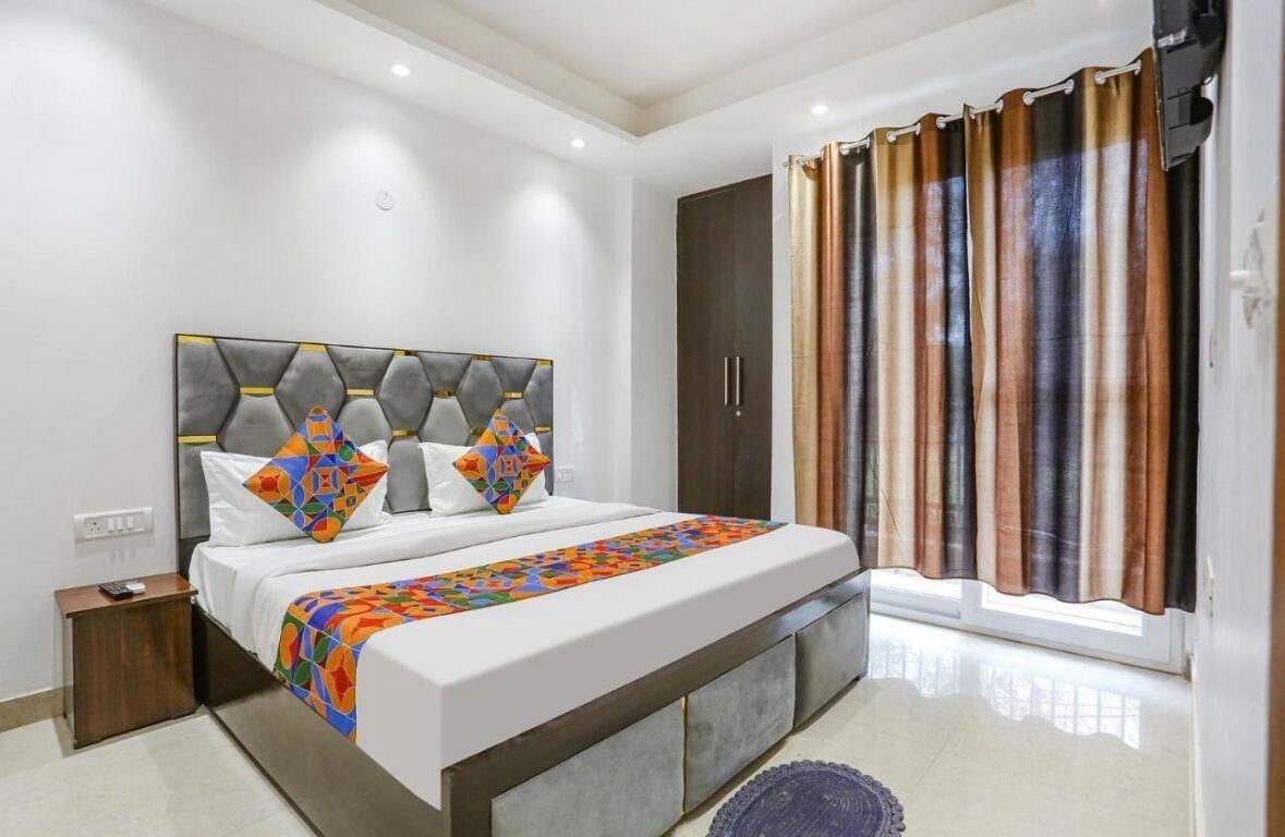 Soundproofing, free WiFi, bed sheets