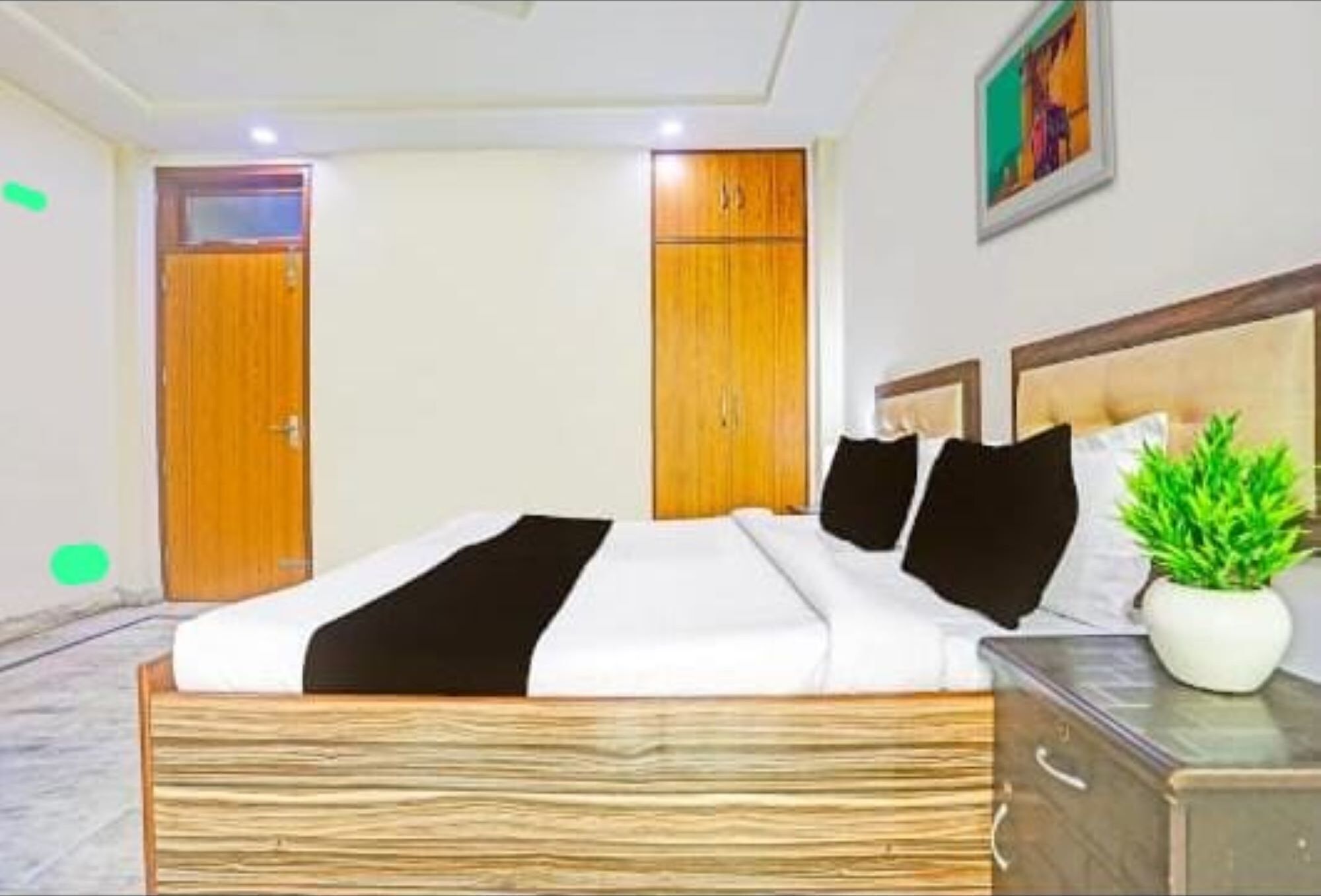 Soundproofing, free WiFi, bed sheets