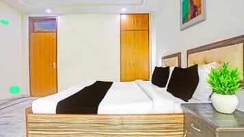 Soundproofing, free WiFi, bed sheets