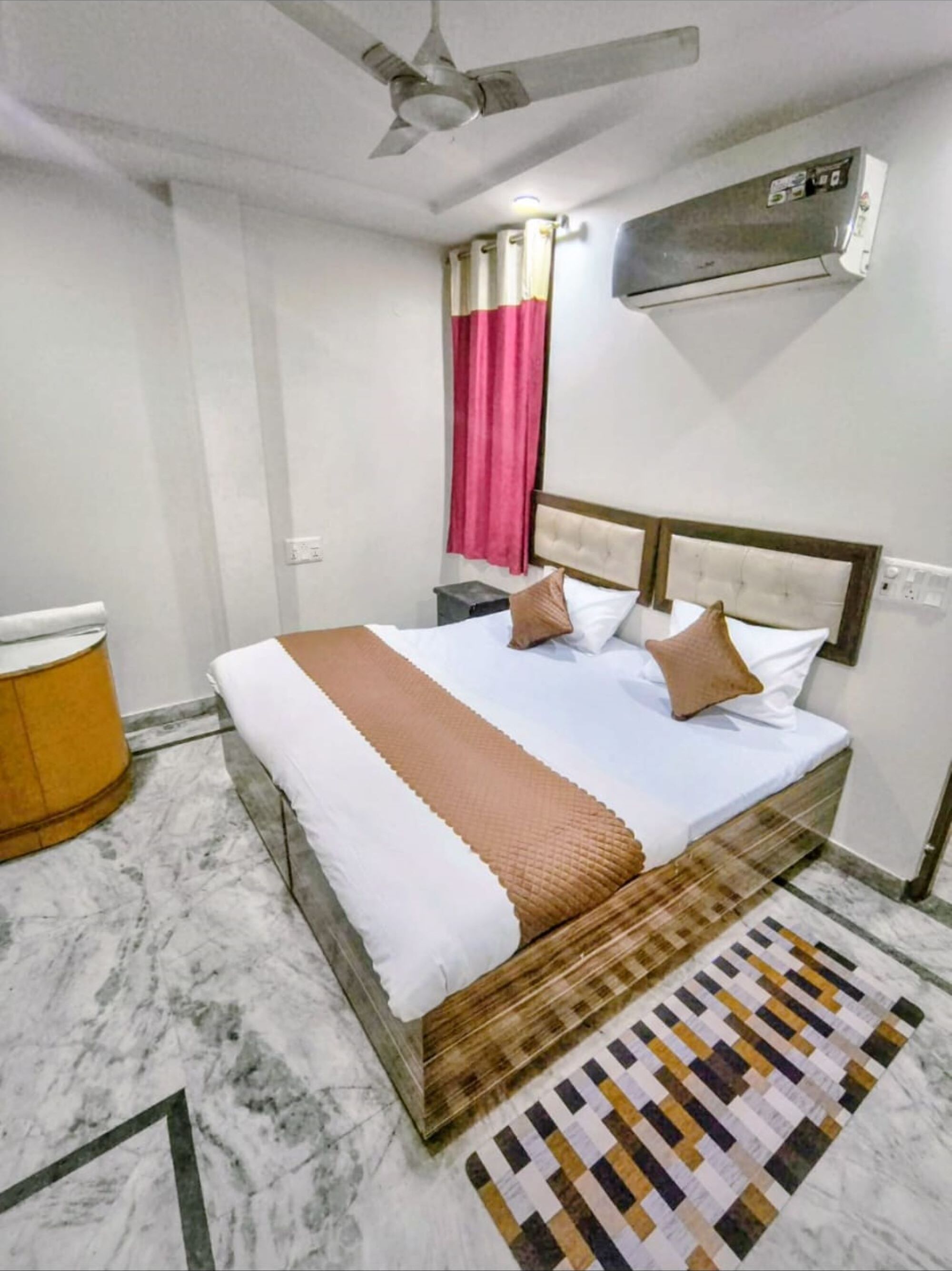 Soundproofing, free WiFi, bed sheets