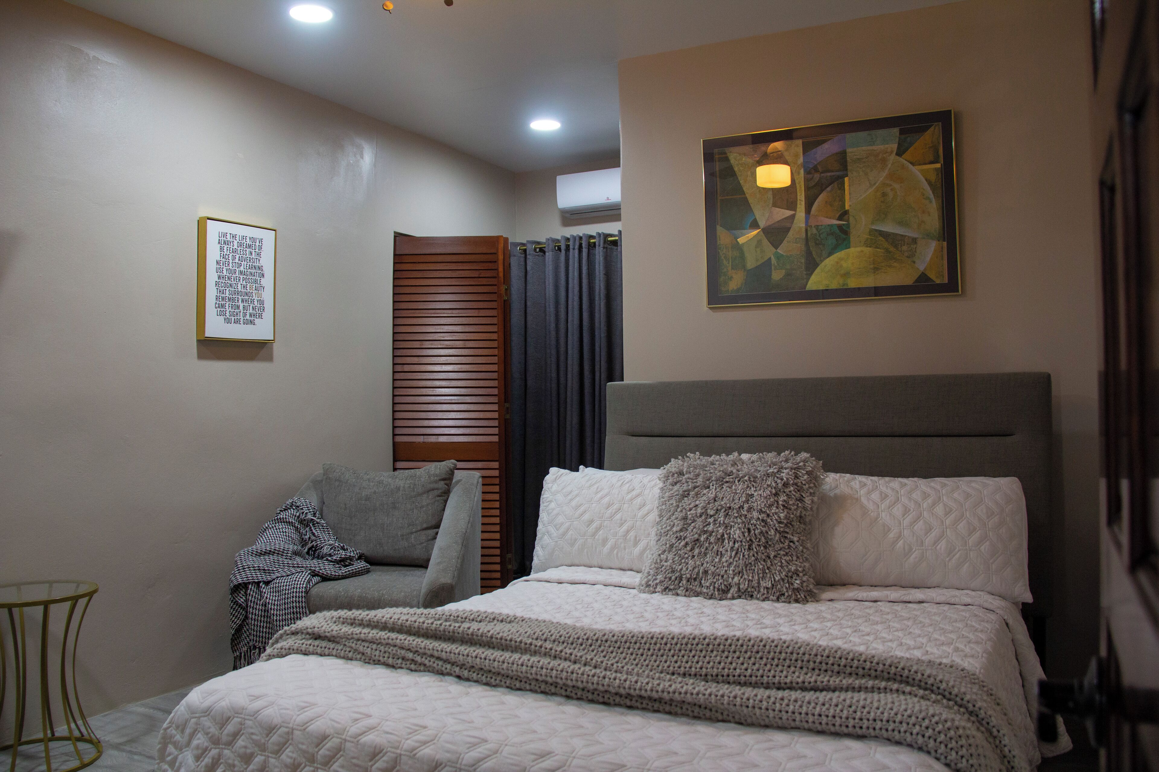 2 dormitoris, planxa i posts de planxar, wifi i roba de llit 