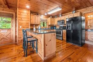 ثلاجة، ميكروو�يف، فرن، موقد طهي مسطح