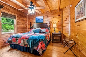 2 bedrooms, desk, travel cot, free WiFi