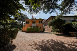 Exterior - Big Family Villa in Rome Countryside (Rocca di Papa)