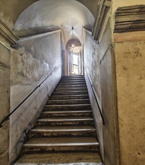 Interior - Stylish 2 Bdr Apt with Balcony by Pantheon & Forum (Roma)