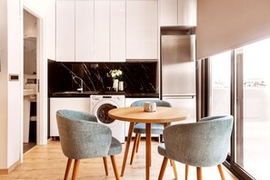 City Studio Suite | Egyptian cotton sheets, premium bedding, desk, laptop workspace - DAYS City Suites Athens (Athens)