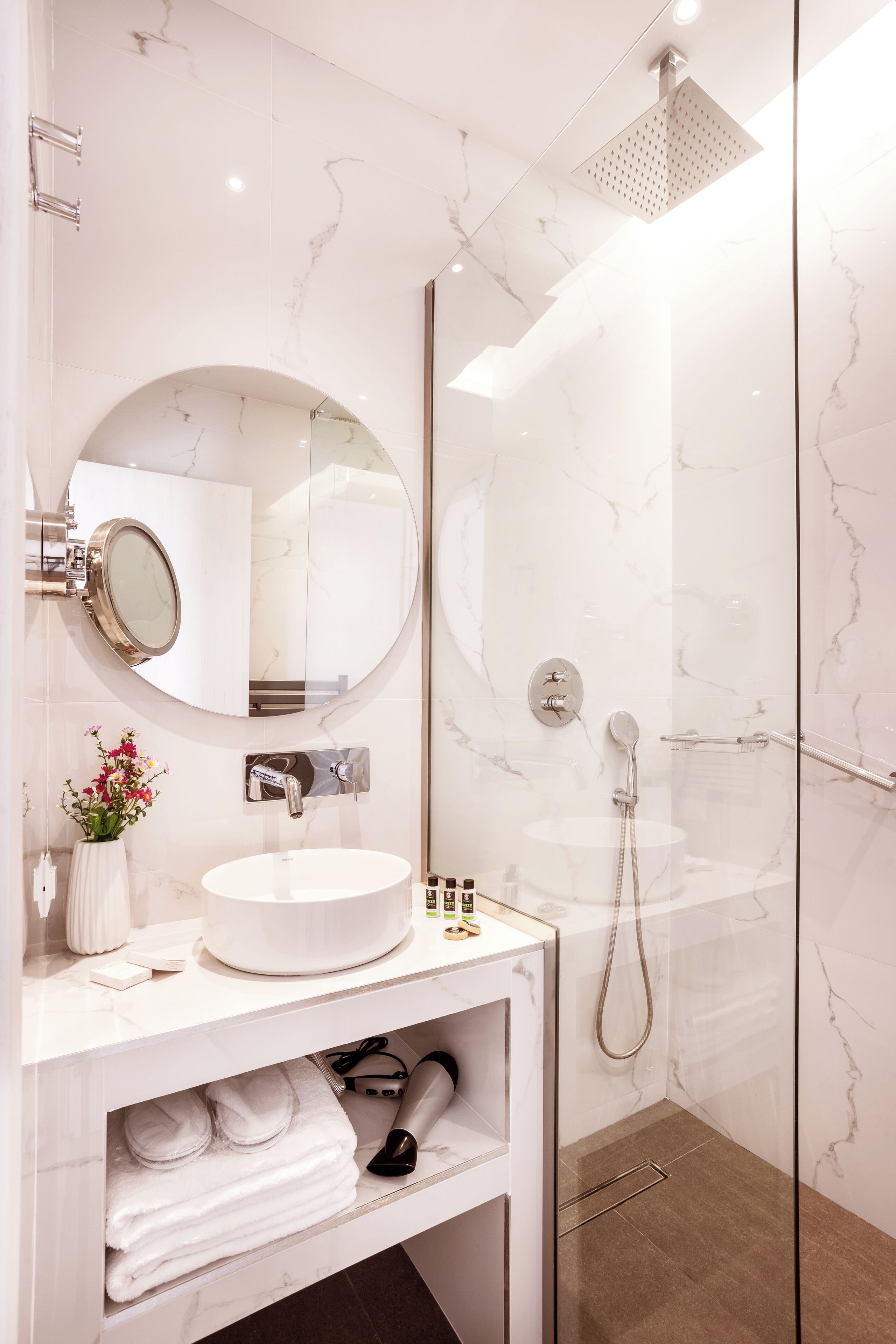 Junior Suite | Egyptian cotton sheets, premium bedding, desk, laptop workspace