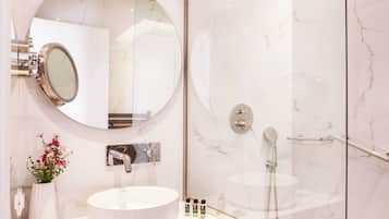Junior Suite | Egyptian cotton sheets, premium bedding, desk, laptop workspace