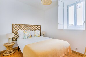 2 bedrooms, individually decorated, blackout curtains - Casa de Santana (Lisbon)