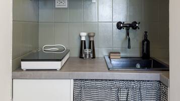 Fridge, microwave, stovetop, coffee/tea maker