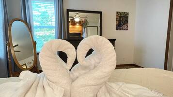 3 bedrooms, iron/ironing board, free WiFi, bed sheets