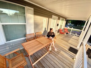 Outdoor dining - Logan, Ohio in the Heart of Hocking Hills, pool table, king size bed, Firepit (Logan)