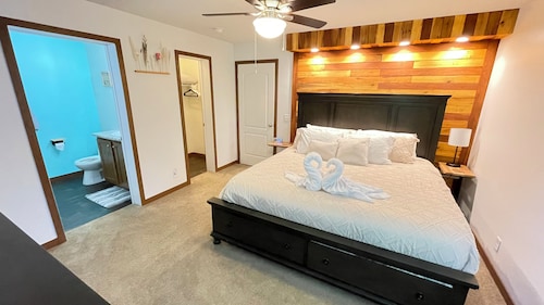 Logan, Ohio in the Heart of Hocking Hills, pool table, king size bed, Firepit