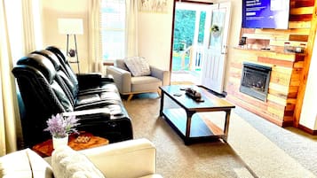 Smart TV, fireplace