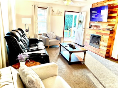 Logan, Ohio in the Heart of Hocking Hills, pool table, king size bed, Firepit