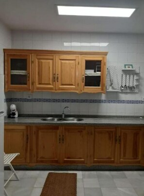 Fridge, microwave, oven, stovetop - Apartamento Barrio Santa Cruz, Centro Sevilla (Sevilla)