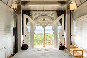 Kamar Double Deluks | Minibar, brankas, setrika/meja setrika, dan Wi-Fi gratis