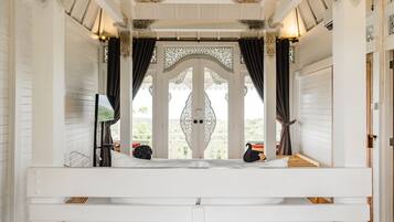 Phòng đôi Deluxe | Minibar, két bảo mật tại phòng, bàn ủi/dụng cụ ủi quần áo