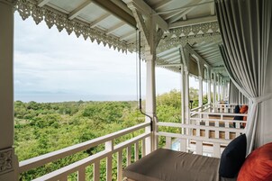 Deluxe Double Room | Minibar, in-room safe, iron/ironing board, free WiFi