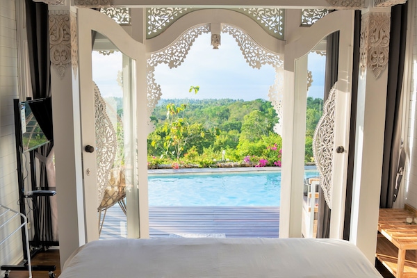 Minibar y caja de seguridad en la habitación