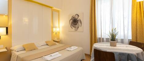 Familieleilighet | Skrivebord, skrivebord for bærbar PC, wi-fi (inkludert) og sengetøy