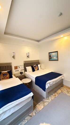 Premium bedding, in-room safe, free WiFi, bed sheets - Hotel Kurban (Istanbul)