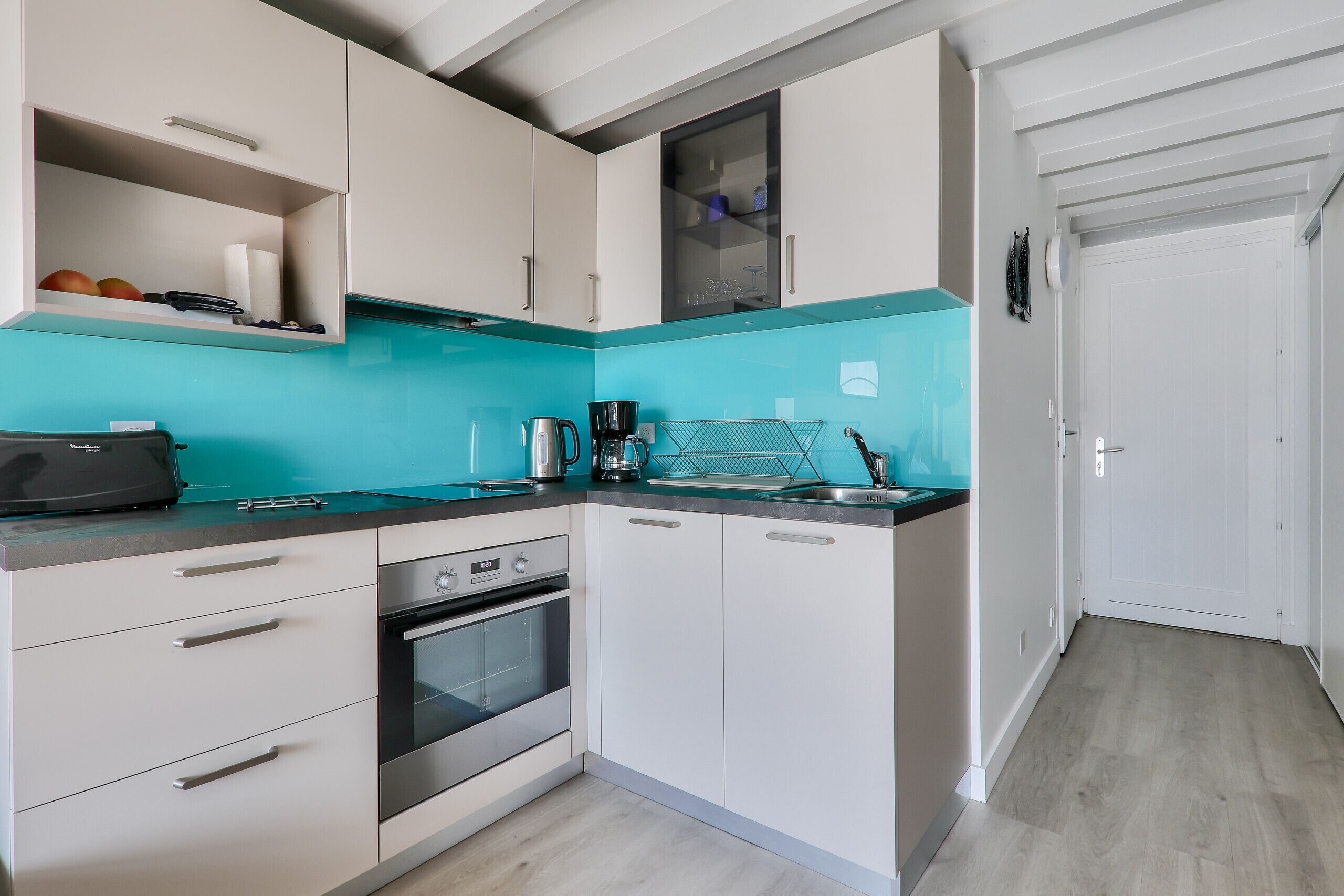 Refrigerador, microondas, horno y lavavajillas 