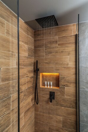 Shower, hair dryer, towels, soap - Semiso Beach Suites 6 (kournas)