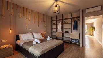 1 bedroom, in-room safe, iron/ironing board, free WiFi