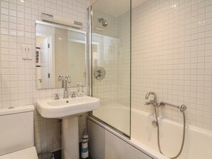 Bathroom - 5 Combehaven (Salcombe)