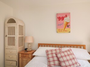 3 bedrooms, individually decorated, individually furnished, free WiFi