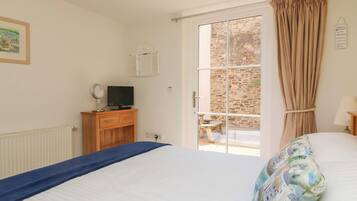 3 ๊ฐ์ ์นจ์ค, ๊ฐ๊ฐ ๋ค๋ฅธ ์คํ์ผ์ ์ธํ
๋ฆฌ์ด, ๊ฐ๊ฐ ๋ค๋ฅด๊ฒ ๊ฐ๊ตฌ ๋น์น, ๋ฌด๋ฃ WiFi