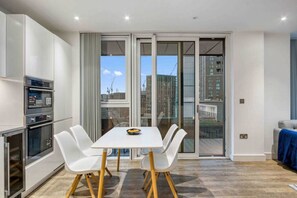 Interior - Modern 2 bedroom flat (Greater London)